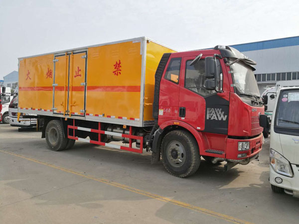 解放6米1(9.9噸)爆破器材車