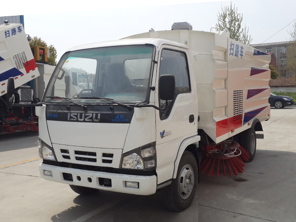 五十鈴掃路車（1.5方水罐，4方塵罐）
