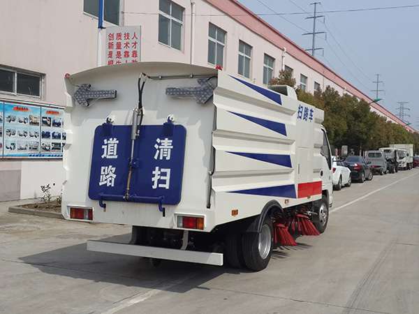 五十鈴掃路車(1.5方水罐,4方塵罐)