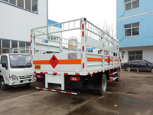 福田5.1米 (7.2噸)氣瓶車(chē)