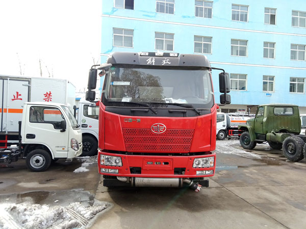 解放6.2米(10.4噸)氣體廂式車