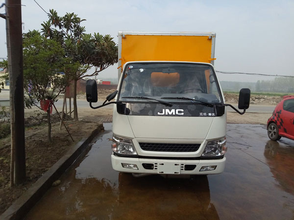 江鈴4.2米(2.6噸)液體廂式車