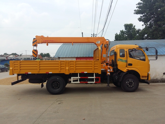 東風黃牌隨車吊