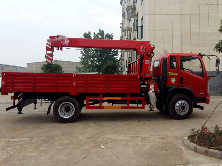 大運隨車吊黃牌6.3噸