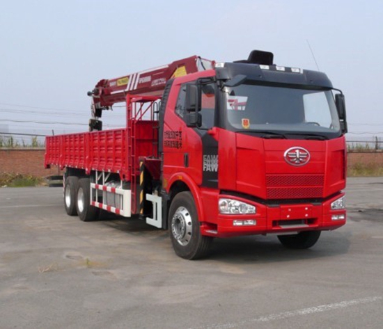 解放J6后雙橋12噸隨車吊