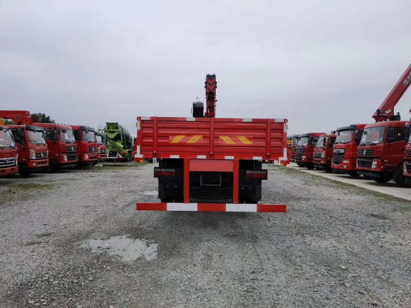 東風(fēng)專底小三軸12噸隨車吊