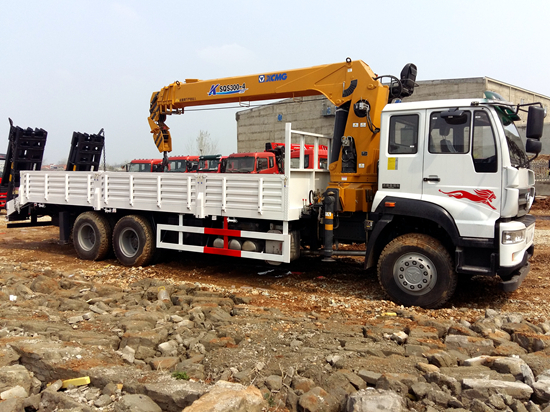 重汽斯太爾后雙橋隨車(chē)吊