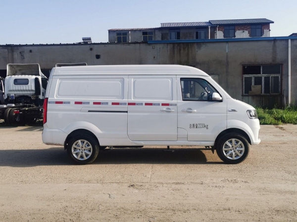 國(guó)六金杯海獅面包冷藏車