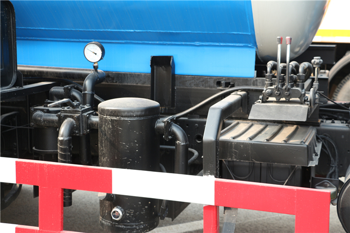 東風(fēng)145國(guó)五10方吸污車