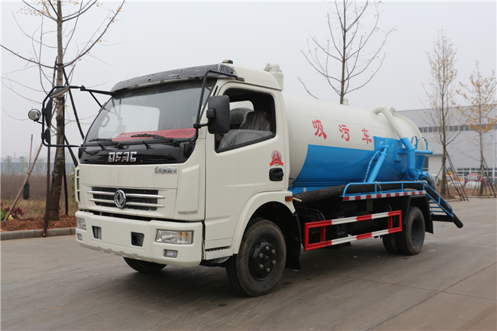 東風(fēng)多利卡8方吸污車(chē)