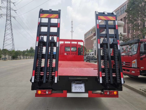 東風(fēng)D3V后八輪平板拖車