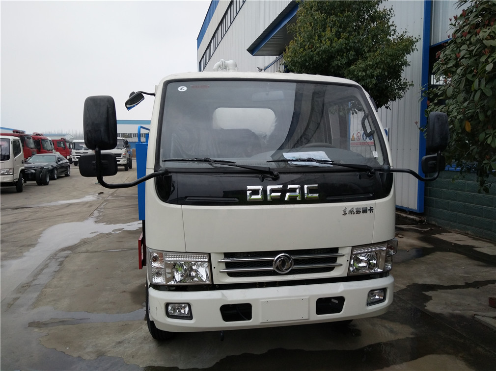 東風(fēng)多利卡(5方)清洗吸污車