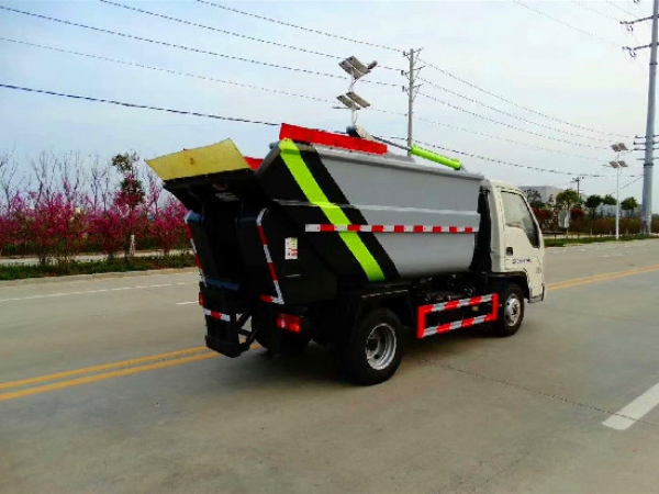 福田小卡3國六4方無泄漏后掛壓縮垃圾車