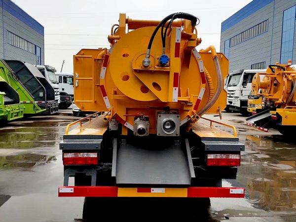 東風D6多利卡2水4塵 6方清洗吸污車(國六)