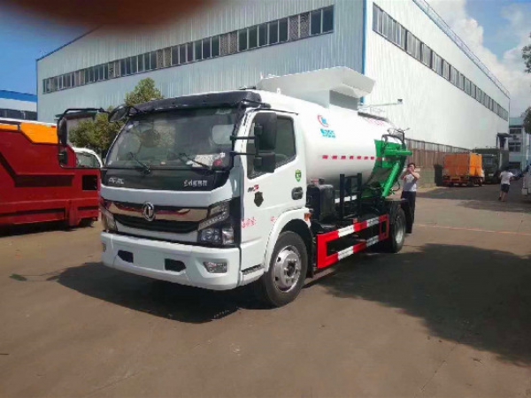 東風(fēng)多利卡國六8方(圓罐)餐廚垃圾車