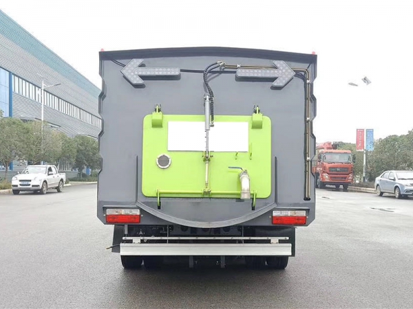 東風(fēng)D7多利卡洗掃車