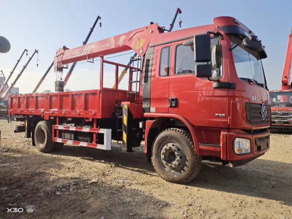 陜汽軒德單橋8噸隨車(chē)吊