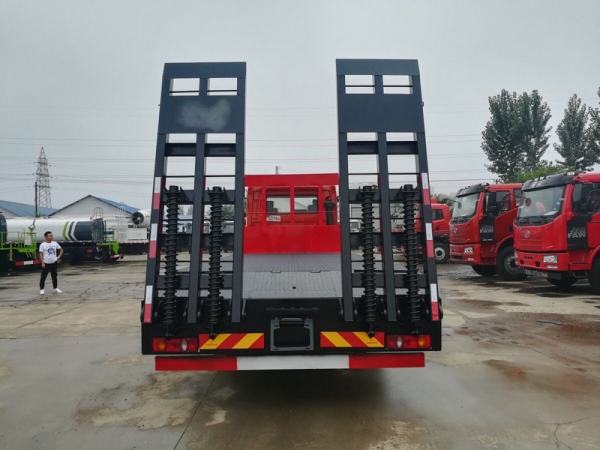 東風(fēng)天錦平板拖車