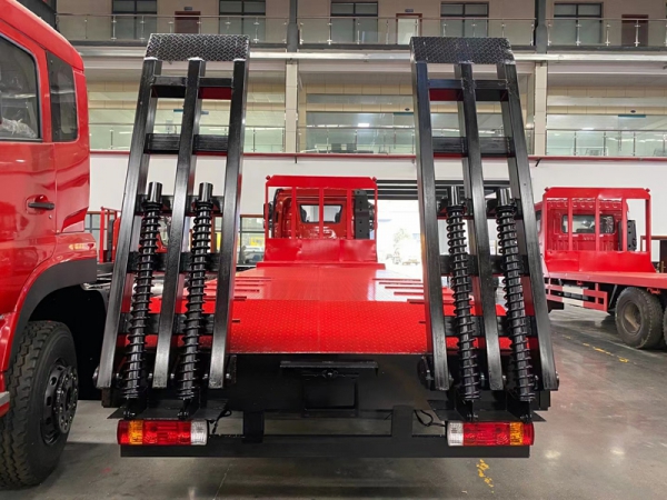 解放J6前四后四挖機平板拖車