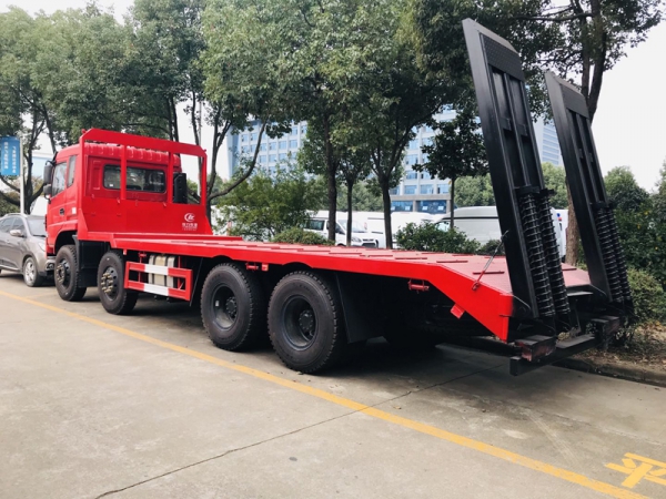 東風(fēng)D17前四后八平板拖車