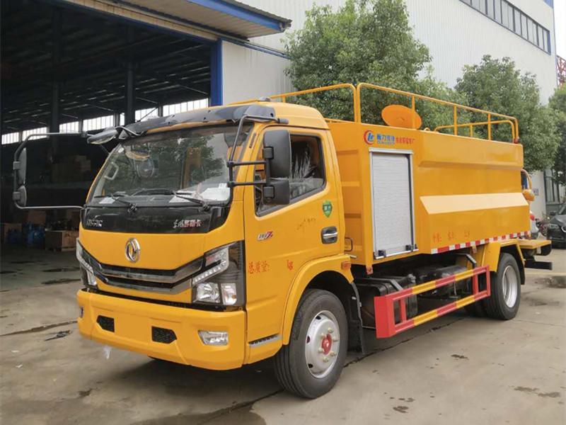 東風(fēng)大多利卡8噸高壓清洗車