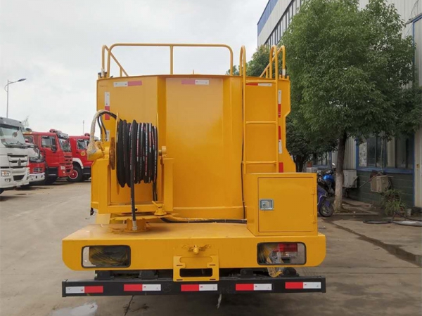 東風(fēng)大多利卡8噸高壓清洗車