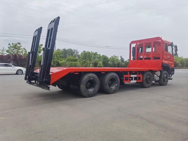 國(guó)六東風(fēng)天龍前四后八平板運(yùn)輸車(chē)，挖機(jī)拖車(chē)價(jià)格