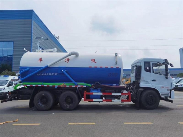 東風(fēng)D17后雙橋18方吸污車,配水循環(huán)泵加10米吸污帶。