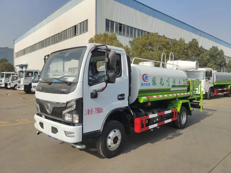 小多利卡5噸綠化噴灑車，30米打藥車