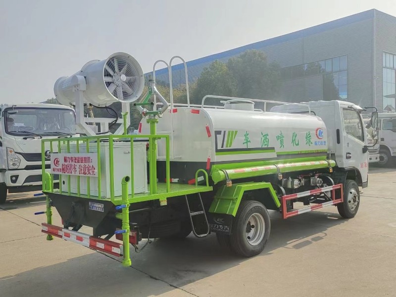小多利卡5噸綠化噴灑車，30米打藥車
